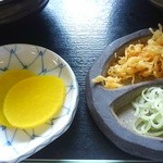 Marutomihonten - 漬物と薬味