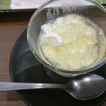 Ringa hatto - 杏仁豆腐。リンゴゼリートッピング。