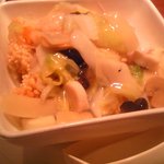 華 - おこげの餡かけ。海鮮たっぷりでめっちゃ美味しい。