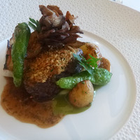 フレンチレストラン ミクニ サッポロ - ランチ￥4700／メイン　スペイン産イベリコ豚プレッサのマスタードパン粉焼き