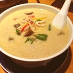 博士ラーメン別館 ＆ HAKASE Thai 博士レストラン本店 - グリーンカレーラーメン☺︎1000円