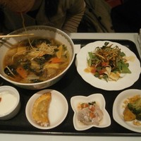 神田 雲林 - 牛肉野菜餡かけ麺. 一本道