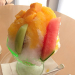 汐風のカフェ - マンゴーのかき氷¥400