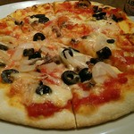 カプリチョーザ - 生地はもっちりの「ナポリ風」ピザ。今回はアッチューゲ（アンチョビ）を選択！