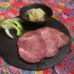 琉球焼肉なかま - 厚切り牛タン