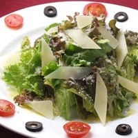 3種のチーズのシーザーサラダ