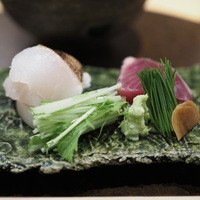 霞庭 まつばら - アイナメの炙り　鰹の藁焼き