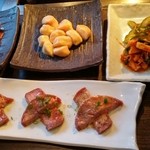 焼肉と料理シルクロード - 盛り付けもセンスたっぷり♪