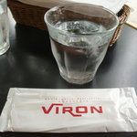 ブラッスリー・ヴィロン - 2010/05　普通のお水。