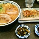 はなまるラーメン - はなまるせっと（チャーハン写ってませんｗ）
