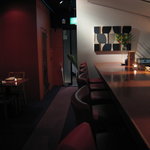 ル・フラマン・ローズ - カウンター席から入口へ向かって撮影