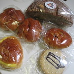 パン工房 - この中から５種類のパンを選んで買って帰りました。
      