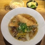 掌 - ■きつねと野菜のハーフ＆ハーフ：800円
      （Aセット）お好きなうどん＋ベジファースト（本日のサラダ）：＋150円