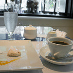 トラットリア チェーロ - デザート盛りとコーヒー