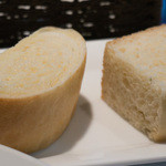 トラットリア チェーロ - 南瓜のパン、ローズマリーのフォカッチャ