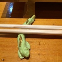 鮨 なかがわ - 大将のお母さん作の箸置き
