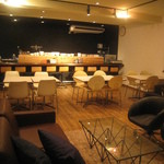 カフェ　アインシュタイン - カウンター・テーブル・ソファーとお席が選べます。