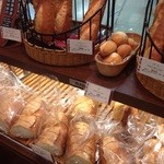 Pompadouru - フランスパン系陳列コーナー