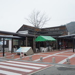 小豆島ふるさと村 ふるさと物産館 - 「ふるさと村」バス停の目の前にあります。