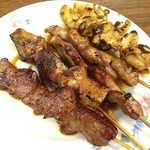 豊田屋 - やきとん盛合せ（五本）タレ