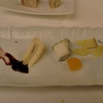 マダム・トキ - チーズ。ラズベリーソースと蜂蜜添えてます。