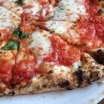 ピッツェリア ダ マッシモ - 【2015年07月】マルゲリータのアップ、少々焦げが目につきますが、味わいに影響はほとんどありません。