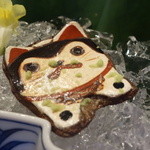 つる幸 - ワサビの下から山崎裕理さんの猫が顔を出しました