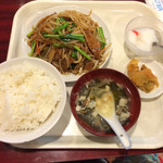 楽宴大厨房 - ニラレバ炒め定食/¥680