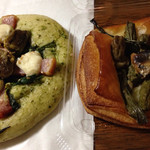 ゴントラン シェリエ - アボカドとベーコンのフォカッチャ（370円）と春野菜とオイルサーディンのデニッシュ（340円）