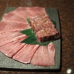 焼肉うしごろ - タンとハラミ