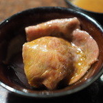 焼肉うしごろ - ザブトンに玉子を絡めご飯を包んで