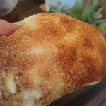 ウルーウール - ソーセージとキャベツのパン