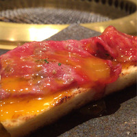 焼肉 銀座コバウ 特別室 - 炙りユッケパンを添えて