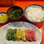 ぎょうざの店 パンダ - 三色餃子定食（700円）