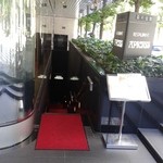 アピシウス - レストランへと続いていく階段です。