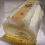 みかげ山手ロール 大丸梅田店 - プリンロールケーキ 横から