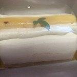 みかげ山手ロール 大丸梅田店 - プリンロールケーキ 上から