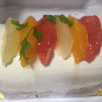 みかげ山手ロール 大丸梅田店 - オレンジレアチーズロールケーキ 上から