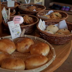 グリエッツィ - 店内に並ぶパン　2015年7月