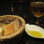 オルティージャ - 自家製パン、オリーブオイル