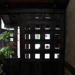 あかつき - 玄関ドア（店内側から）