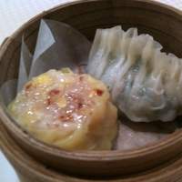 崎陽軒本店 嘉宮 - 大葉入りふかひれ蒸し餃子とトウモロコシのシウマイ