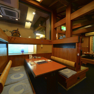 【テーブル席（4～６名様×3）】活気ある店内で本物の『鮮魚』を堪能！