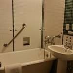 雲仙観光ホテル - 部屋の浴室。