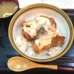 やくも - チーズからあげ丼（￥590）