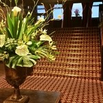 雲仙観光ホテル - ホテルロビーと中央階段。