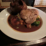 The Lion & Lobster - British roast lamb￡9.95+Yorkshire pudding40p