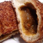 サンブーランジュリ - SunBoulangerie 葛西店 ずっしり葛西カレーパン カット