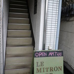 40309233 - 入口の階段