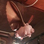 ぶぅ屋 - 空飛ぶ豚（店内・カウンタ付近）